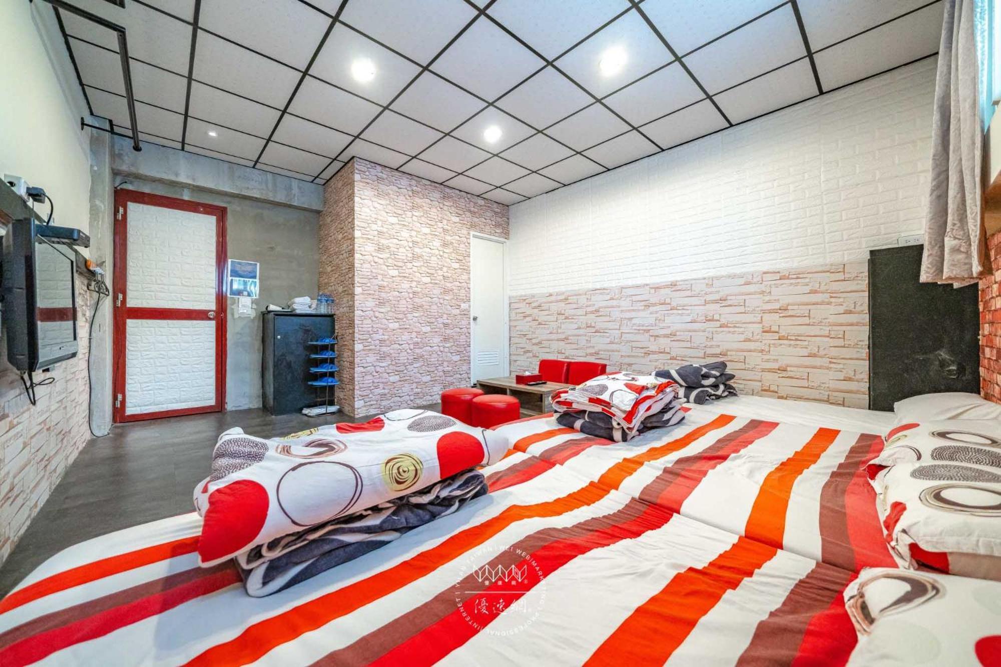 羅東夜市 工業loft旅宿 Loft House Luodong Eksteriør billede